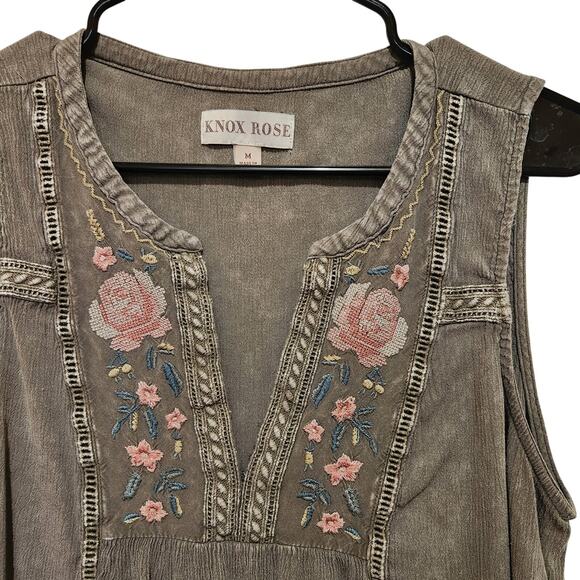 Knox Rose Gray Sleeveless Embroidered Rose Floral V-Neck Tank Top Size Medium - Picture 3 of 9